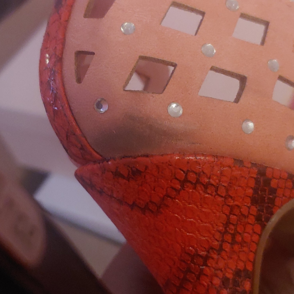 Shoes - Picture 3 of 4